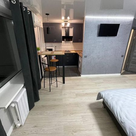 Apartcenter Вип Апартаменты В Центре Города На Гагарина Krivoy Rog Bagian luar foto