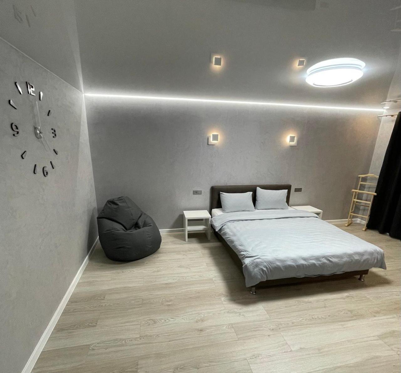 Apartcenter Вип Апартаменты В Центре Города На Гагарина Krivoy Rog Bagian luar foto