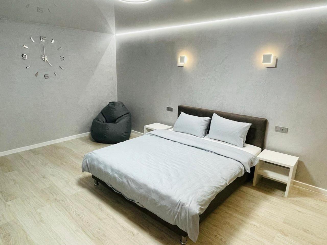 Apartcenter Вип Апартаменты В Центре Города На Гагарина Krivoy Rog Bagian luar foto