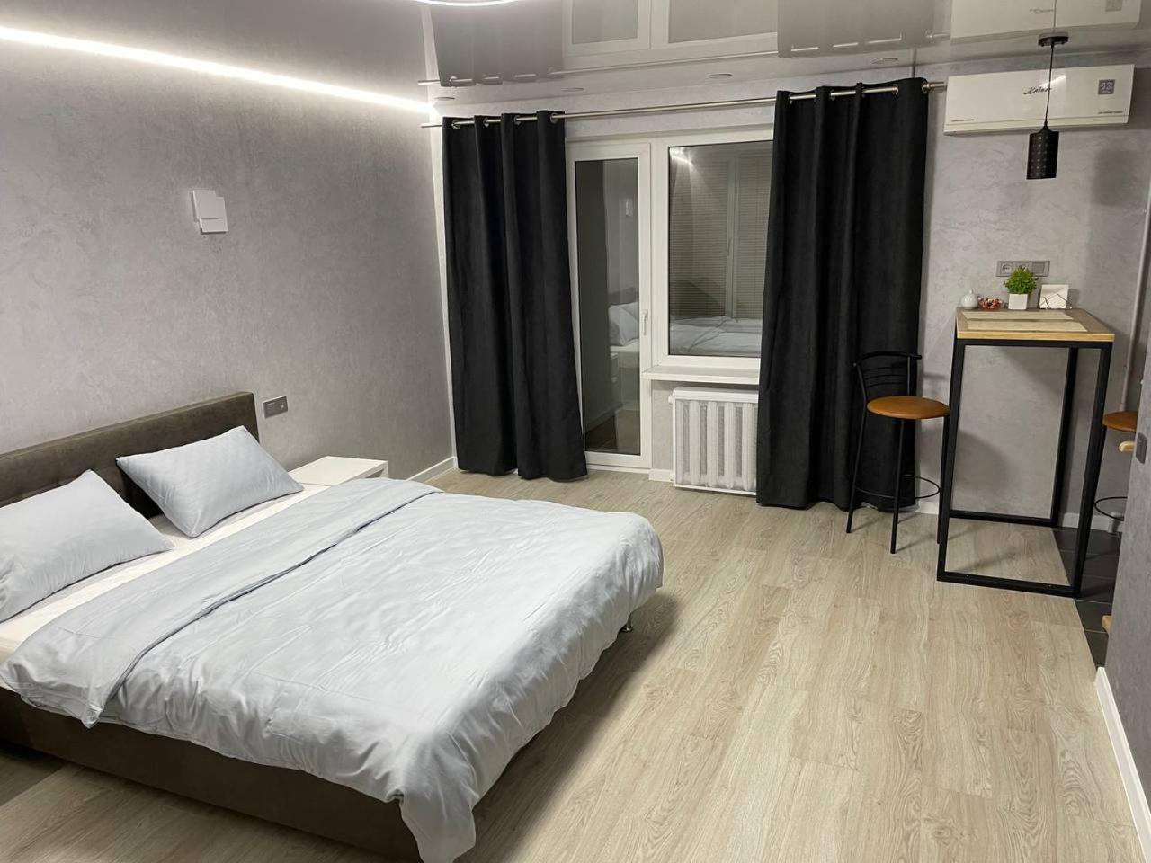 Apartcenter Вип Апартаменты В Центре Города На Гагарина Krivoy Rog Bagian luar foto