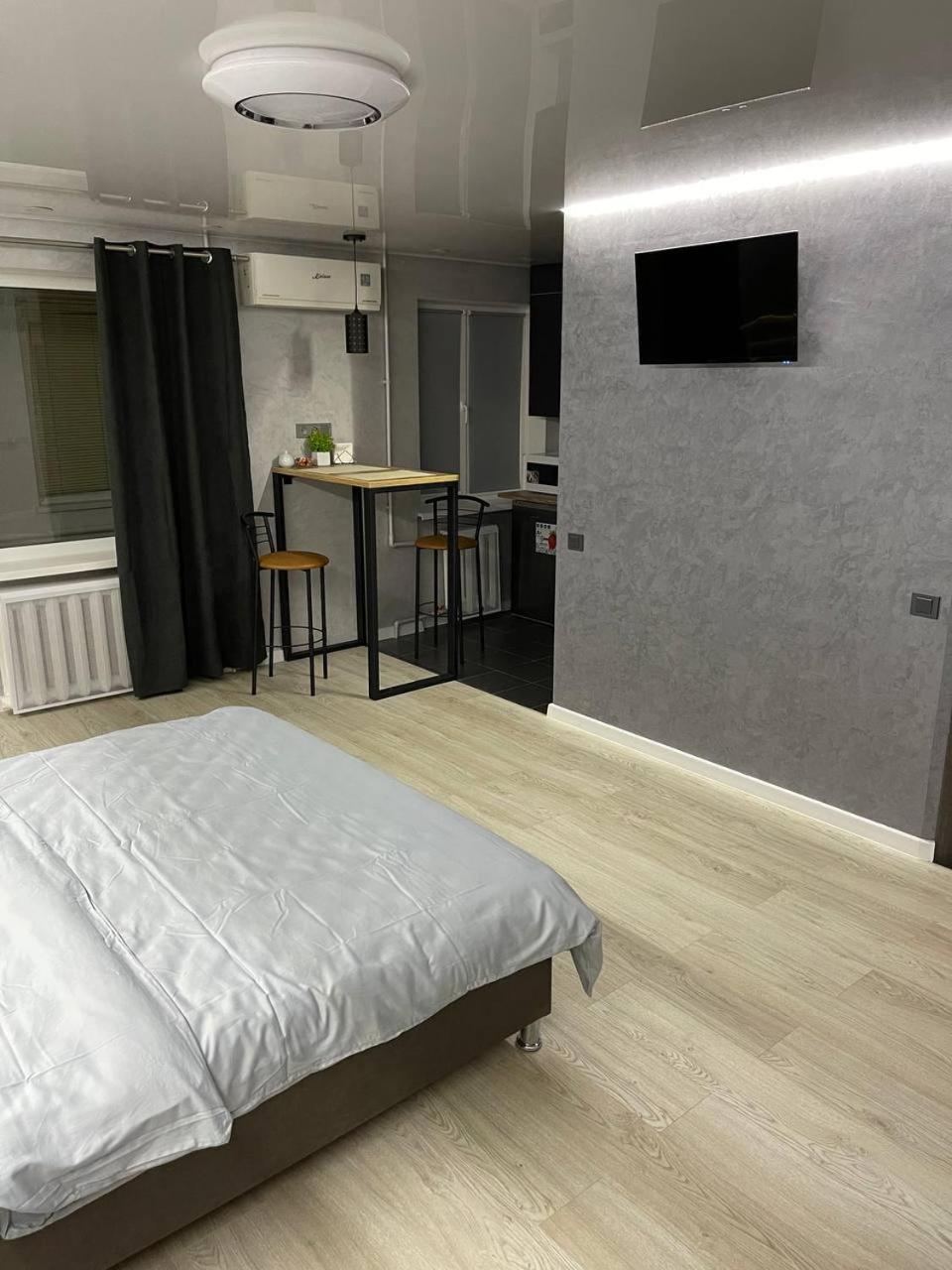Apartcenter Вип Апартаменты В Центре Города На Гагарина Krivoy Rog Bagian luar foto